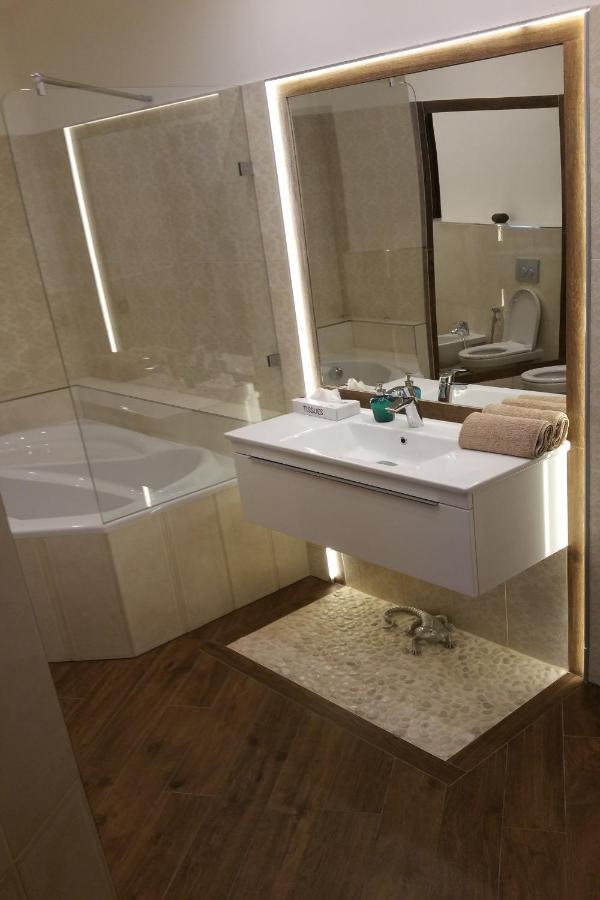 In Heart Of Prague - 2Br 2Ba Elegant Downtown Apt Buitenkant foto